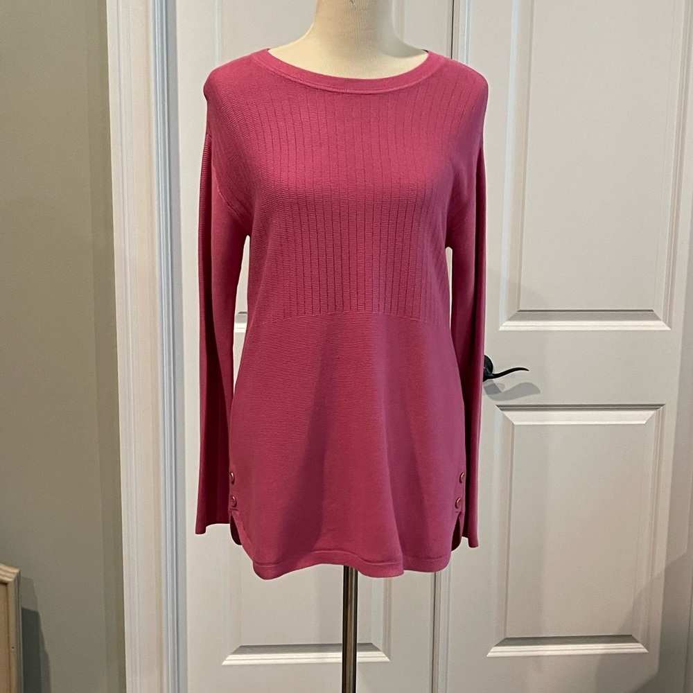 TALBOTS PINK SOFT KNIT TINIC. Size S. Add to any Spring wardrobe.